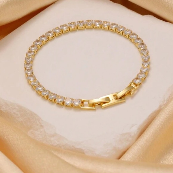 Alhambra Gold Floral Bracelet Set with Crystal Accents – Luxe Inspired - Picture 3 of 6